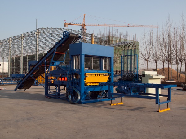 東岳機(jī)械集團(tuán)免燒磚機(jī)